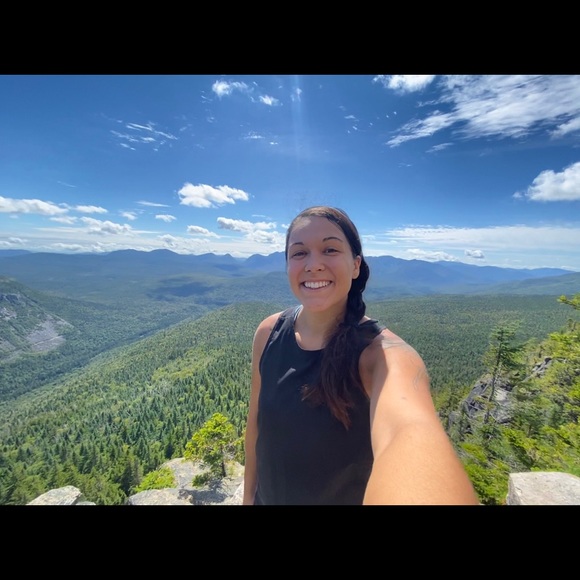 Meet your Posher, Chloe - Picture 3 of 5